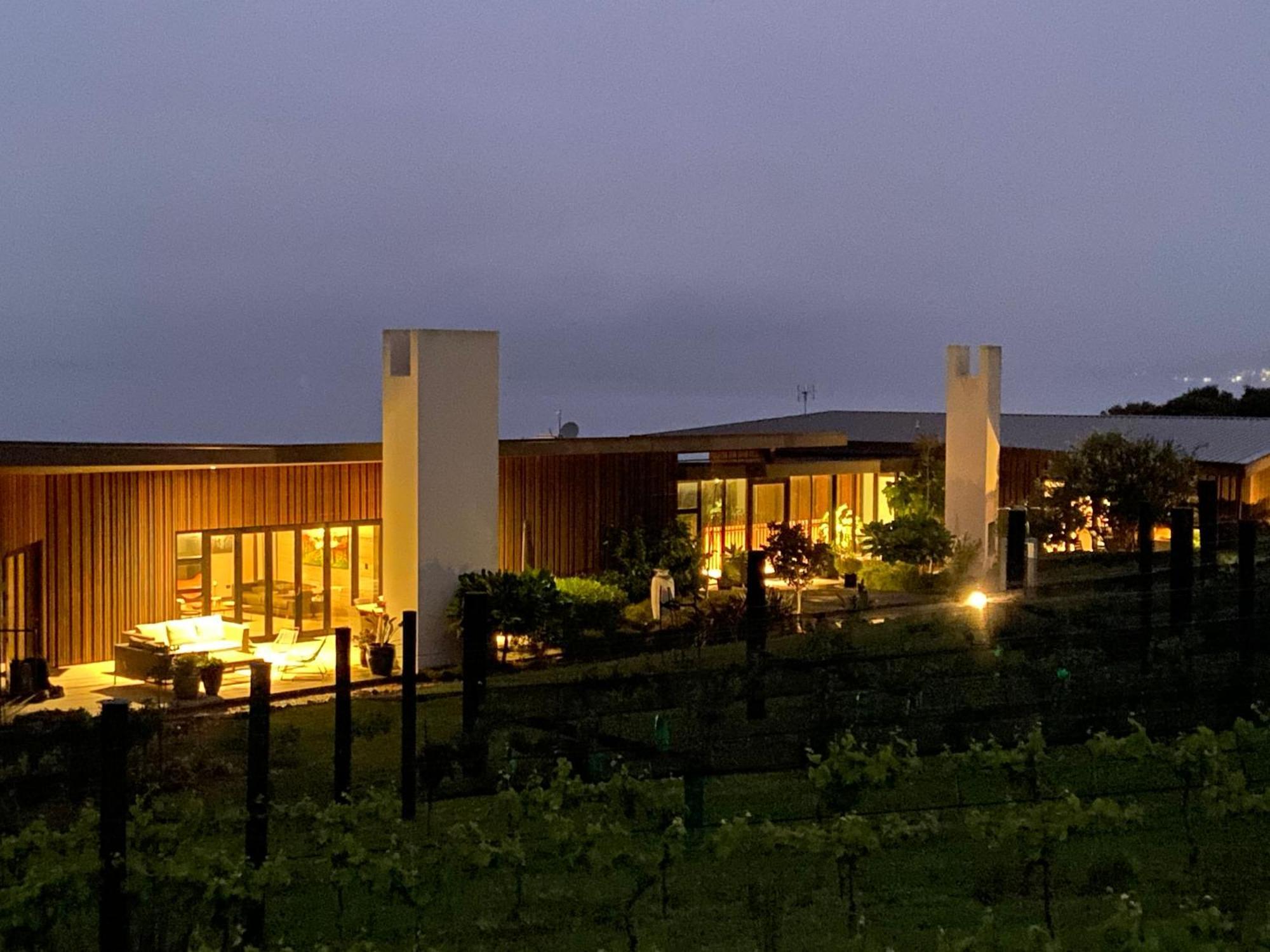 La Bodega Waiheke Island Otel Surfdale Dış mekan fotoğraf