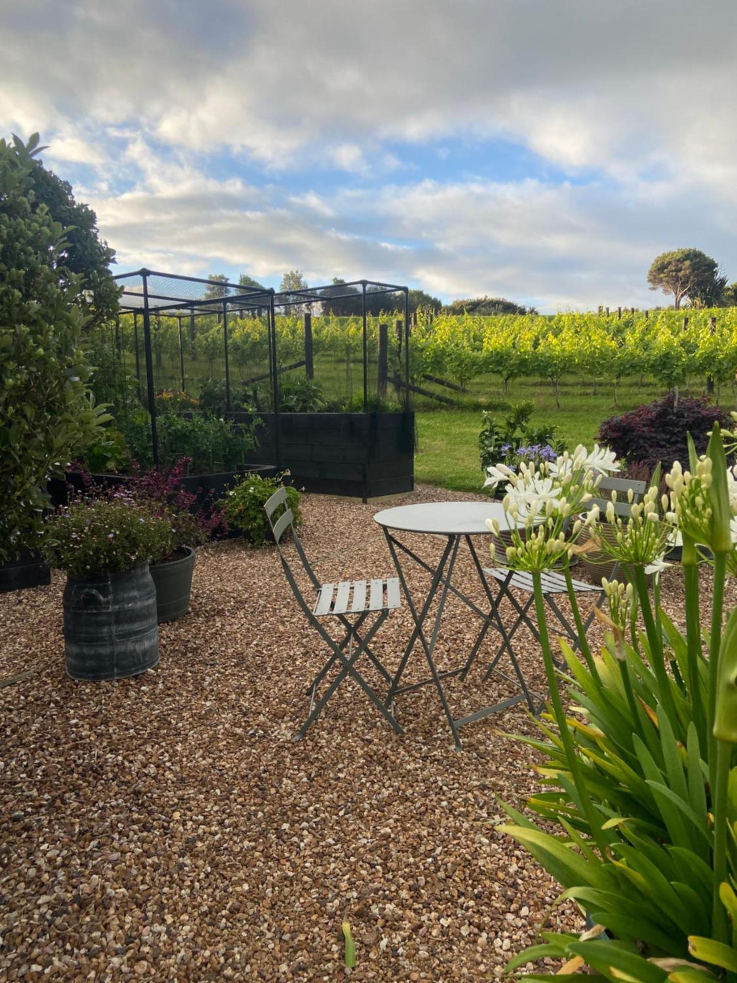 La Bodega Waiheke Island Otel Surfdale Dış mekan fotoğraf