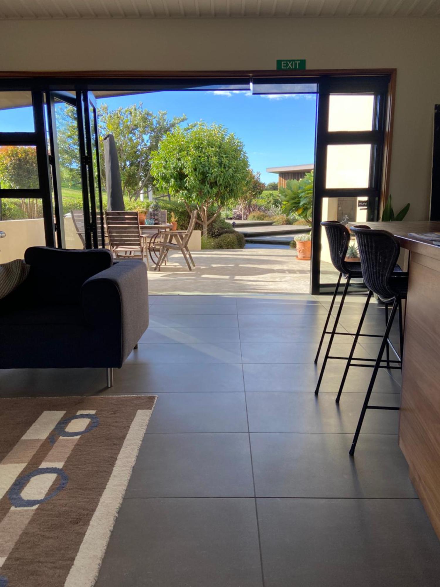 La Bodega Waiheke Island Otel Surfdale Dış mekan fotoğraf
