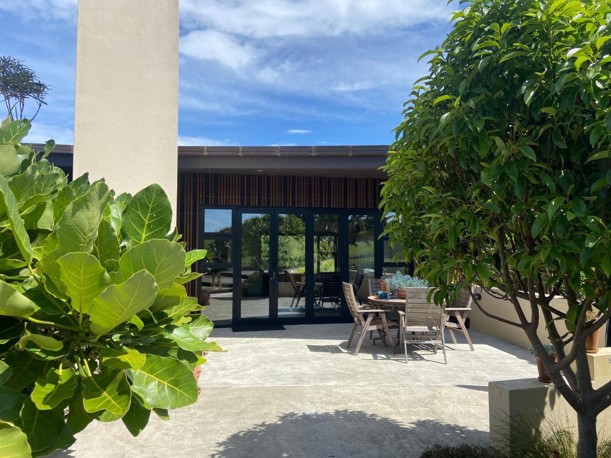La Bodega Waiheke Island Otel Surfdale Dış mekan fotoğraf